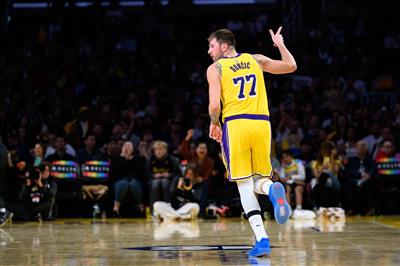 يحتاج دونسيتش لتسجيل 50 نقطة؟ ESPN توقعت نسبة الفوز: ليكرز 48.4%، كينجز 51.6%